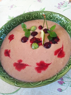 Főzés nélküli, vegyes gyümölcsleves recept fotója