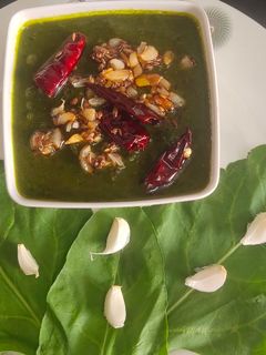 लसुणी पालक (lasuni palak recipe in marathi) रेसिपी चे मुख्य फोटो