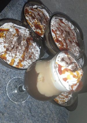 صورة لوصفة تحلية بالشوكولاتة والكراميل باردة 🥰😋