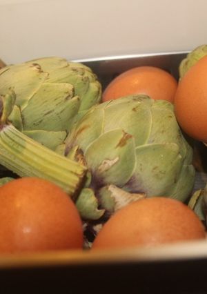 Una foto de Cociendo alcachofas, coliflor y huevos, al vapor