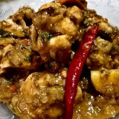 A picture of Split Black Daal Chicken with Mung bean.