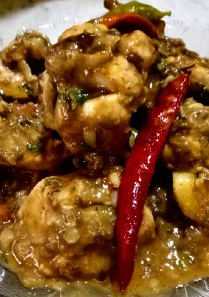 A picture of Split Black Daal Chicken with Mung bean.