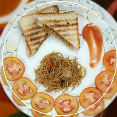 A picture of Noodles sandwich.
