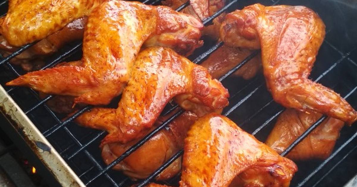 Крылышки в коптильне. Коптим крылышки в коптильне горячего копчения. Крылышки горячего копчения. Крылышки горячего копчения. Копченая курица.