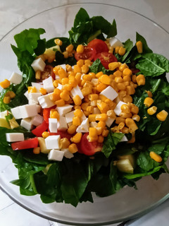 Una foto de Ensalada de espinacas con manzana