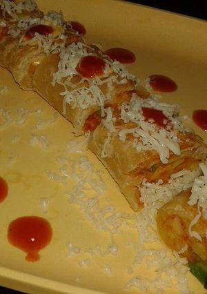 A picture of Veg Maccroni Cheese Roll.