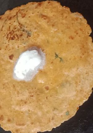 આલુ પરોઠા વીથ સોસ (Alu paratha recipe in Gujarati) રેસીપી મુખ્ય ફોટો