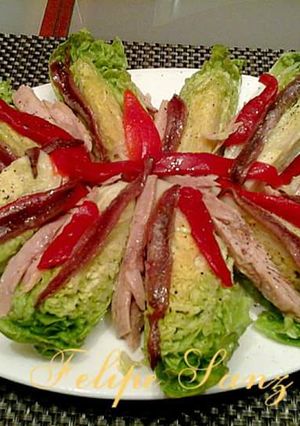 Una foto de Cogollos de Tudela con ventresca de atún pimientos asados y anchoas