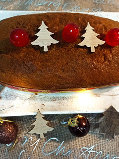 Una foto de Bizcocho navideño 🎄 de chocolate 🍫 y naranja confitada🍊
