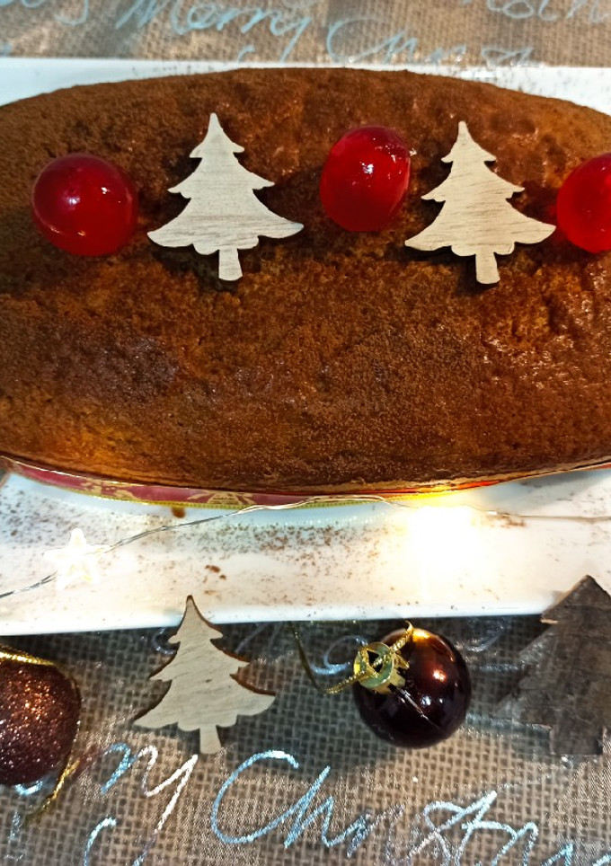 Una foto de Bizcocho navideño 🎄 de chocolate 🍫 y naranja confitada🍊