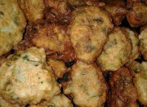 Una foto de Buñuelos de arroz con verdeos! !!