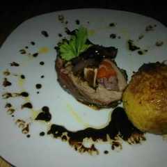 Foto principal de Colita de cuadril rellena + albondigón de arroz relleno de jamón y queso