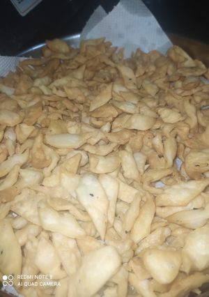नमक पारे (Namak pare recipe in Hindi) रेसिपी मुख्य फोटो