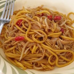 A picture of Easy Chicken Noodles.