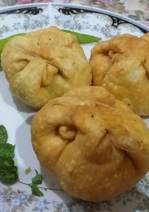 A picture of Qeema kachori.