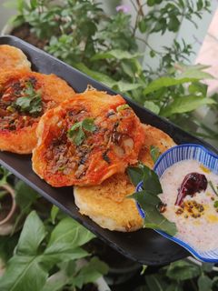 सूजी दही स्पॉट इडली रेसिपी मुख्य फोटो