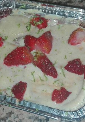 Una foto de Postre Galletas María y fresa