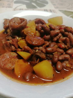 Una foto de Cazuela de porotos de frutilla