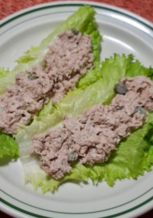 Una foto de Ensalada de atún con pepinillos