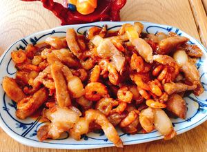 Hình của món Tép ram thịt mặn ngọt “  Canh bí đỏ nấu sườn non.   Bữa cơm đầy đủ “.