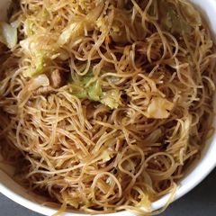 A picture of Pansit Guisado.
