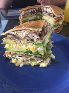 Una foto de Torta de verduras y pollo en panqueques