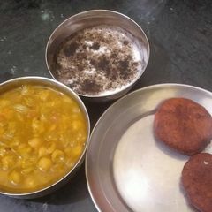 A picture of Homemade crispy rice flour tikki & chole.