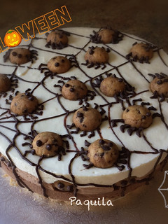 Una foto de Tarta cookies 🍪 y mousse de 3 chocolates Halloween …🕷🎃