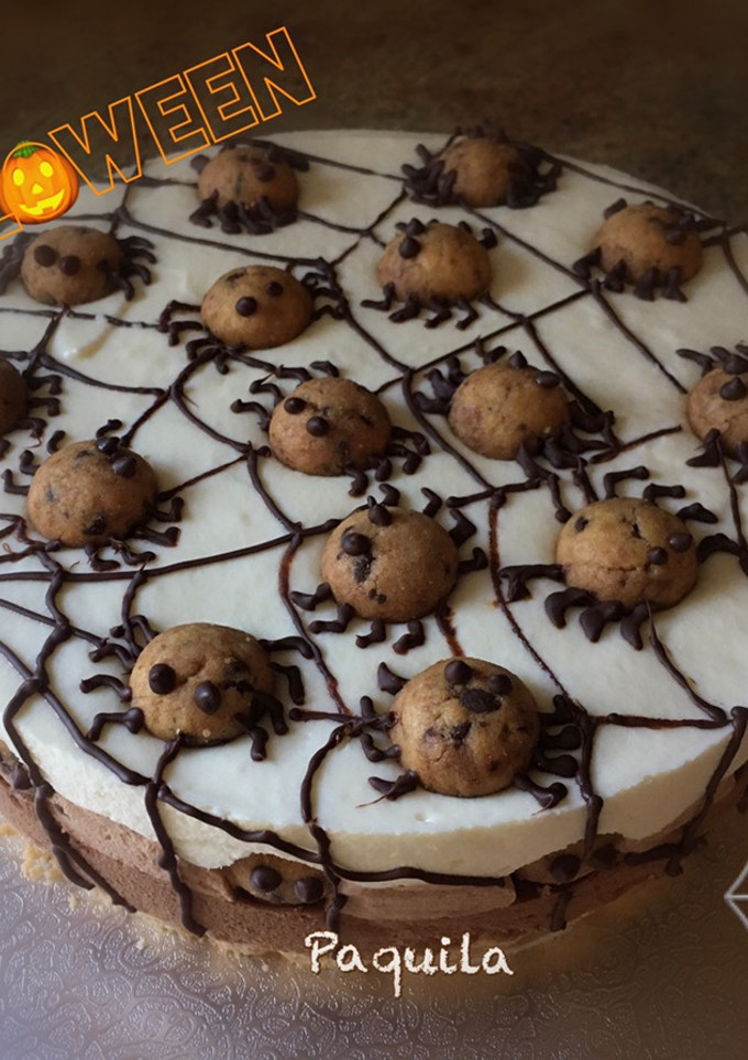 Una foto de Tarta cookies 🍪 y mousse de 3 chocolates Halloween …🕷🎃