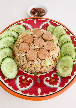 รูปของ ข้าวผัดไข่ไส้กรอกเจ (Nasi goreng)