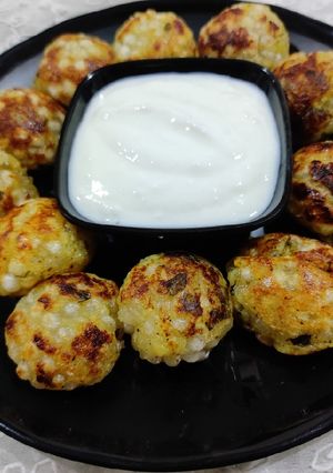 A picture of Sabudana appam.