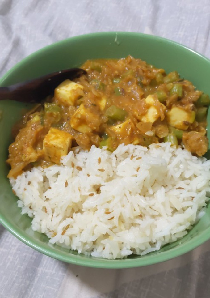 A picture of Mattar Paneer.