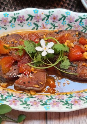 Hình của món Cá thu một nắng sốt cà.
