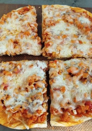 Foto principal de Pizza Extra Fina con Pollo un Poco de Especias y Queso