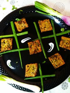 कोथिंबीर वडी (भरड्याची) (kothimbir vadi recipe in marathi) रेसिपी चे मुख्य फोटो
