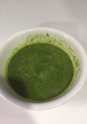 A picture of Green chutney.