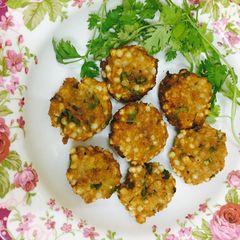 A picture of Sabudana /sago vada.