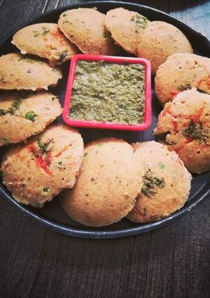 ओट्स इडली रेसिपी चे मुख्य फोटो 