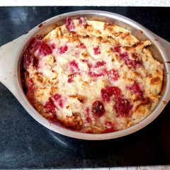 A picture of My Rasspberry Bread Pudding. 😁.