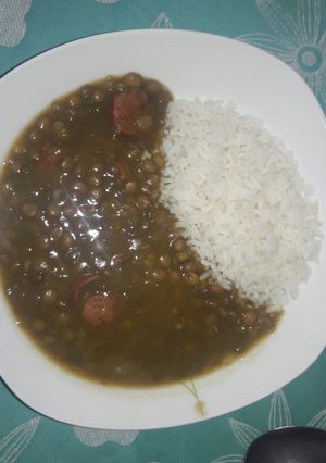 Una foto de Lentejas con arroz 🍽