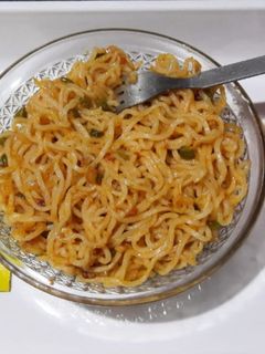वेजिटेबल मैगी (Vegetable maggi recipe in Hindi) रेसिपी मुख्य फोटो