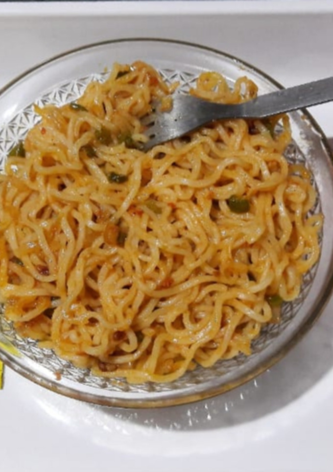 वेजिटेबल मैगी (Vegetable maggi recipe in Hindi) रेसिपी मुख्य फोटो