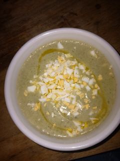 Una foto de Crema de calabacín con huevo duro