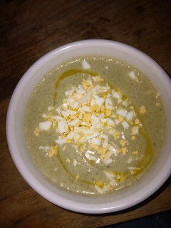 Una foto de Crema de calabacín con huevo duro