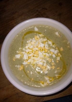 Una foto de Crema de calabacín con huevo duro
