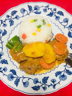 Una foto de Lomo de Cerdo Marinado al vino Blanco con Papas, Zanahoria y Pimientos Verdes!