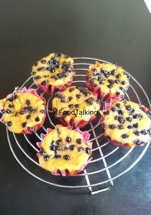 A picture of Choco Chips Avocado Muffins.