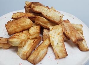 Una foto de Mandioca frita con merkén