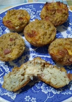 Una foto de Bollitos de arroz, salchicha y queso