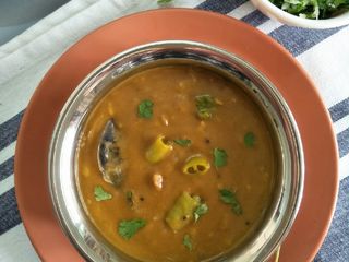 Kulith Pithla (Horsegram Flour Curry In Maharashtrian Style)